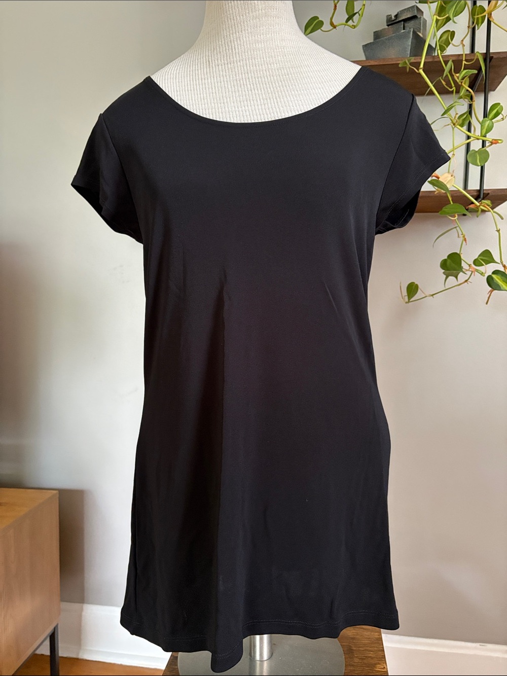 Dkny Black Scoop Neck Short Sleeve Tee